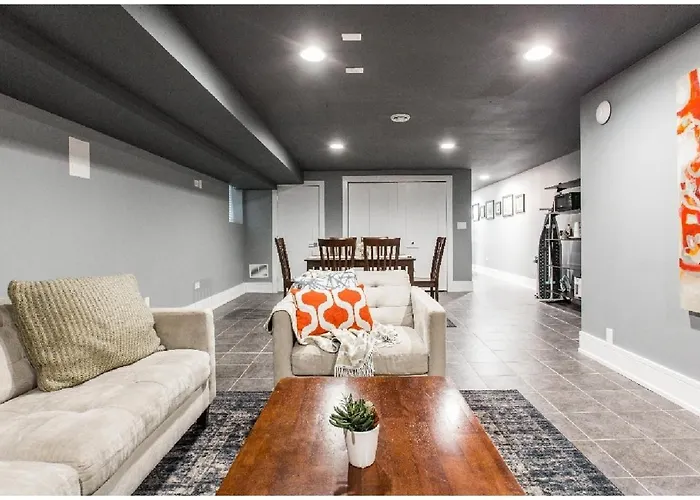Forrestville Ave Large Suite